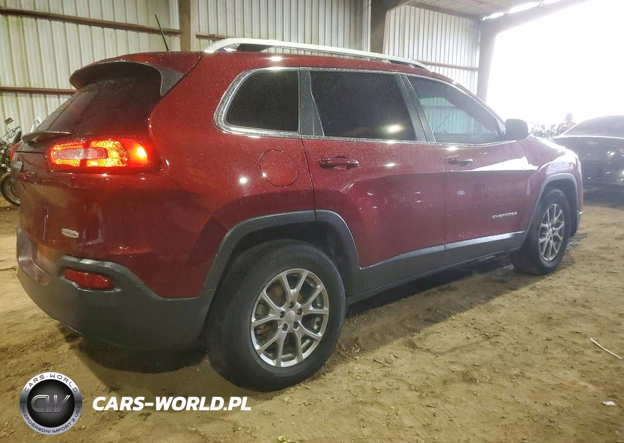 2018 Jeep Cherokee Latitude Plus VIN:1C4PJLLB8JD621880 - 3