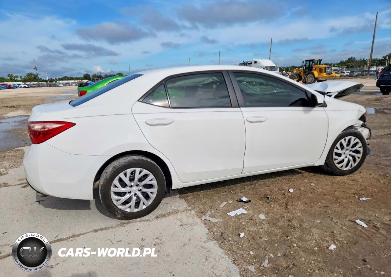 2019 Toyota Corolla Le VIN:5YFBURHE3KP935264 - 3