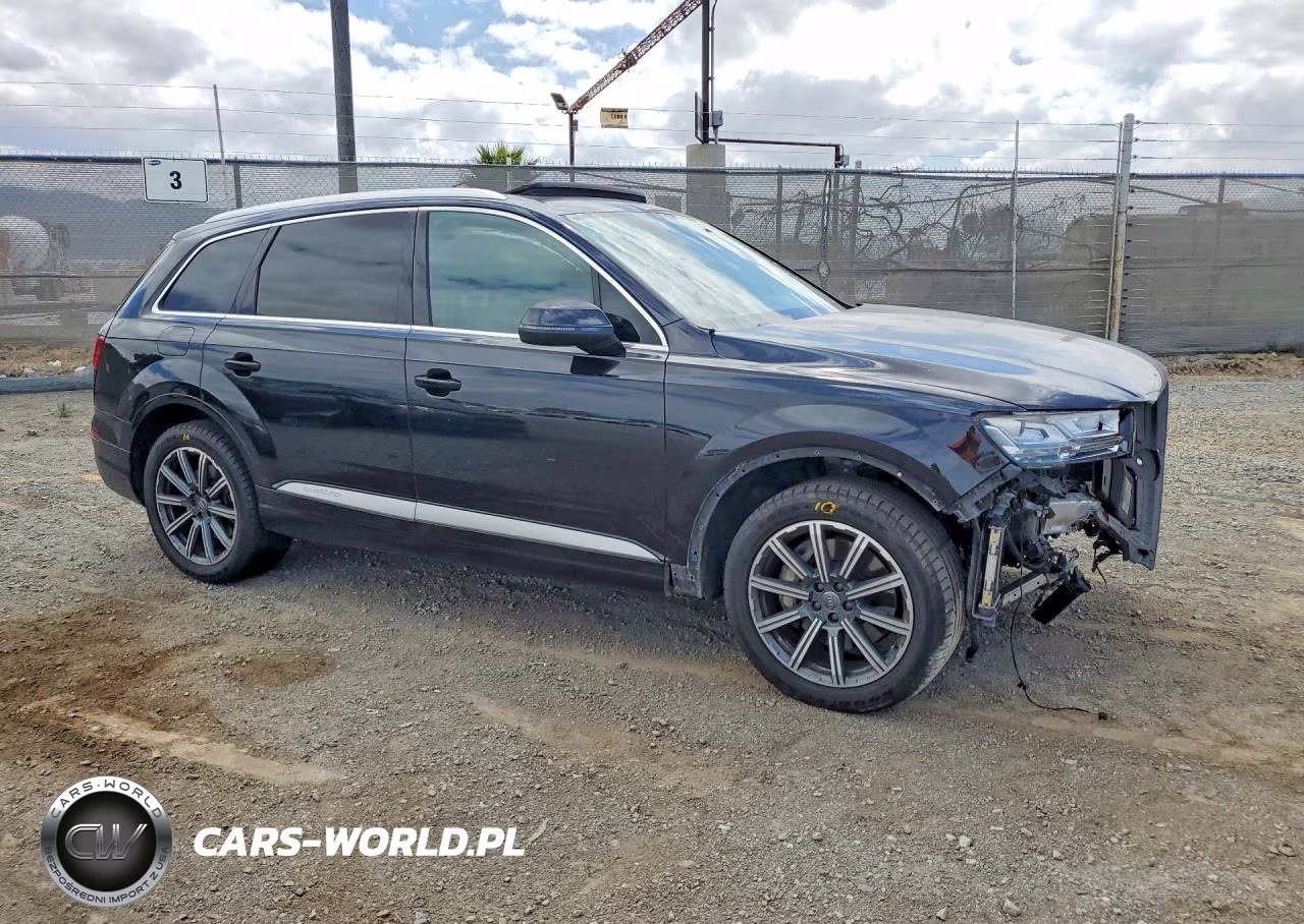2017 Audi Q7 Premium Plus VIN:WA1LAAF73HD014557 - 4