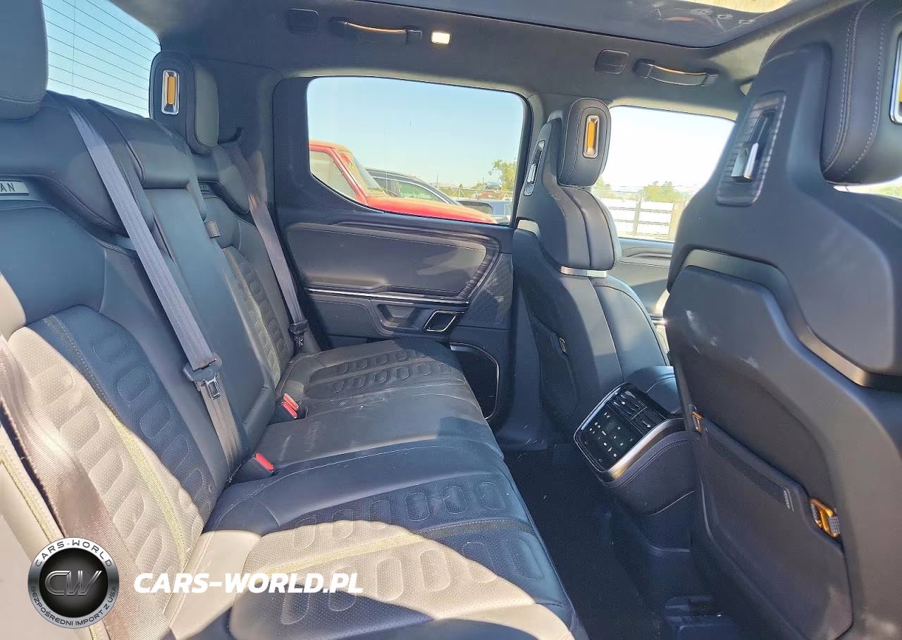 2022 Rivian R1T Adventure VIN:7FCTGAAAXNN010495 - 10