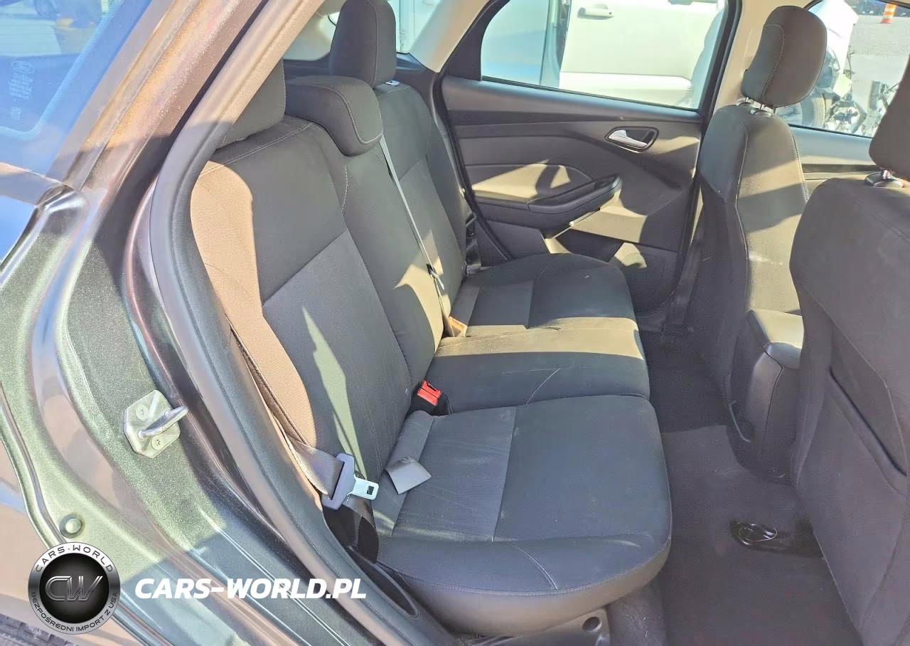 2018 Ford Focus Se VIN:1FADP3K23JL311120 - 10