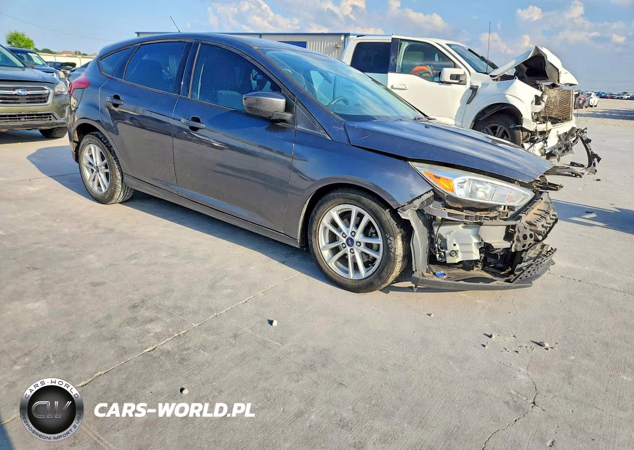 2018 Ford Focus Se VIN:1FADP3K23JL311120 - 4