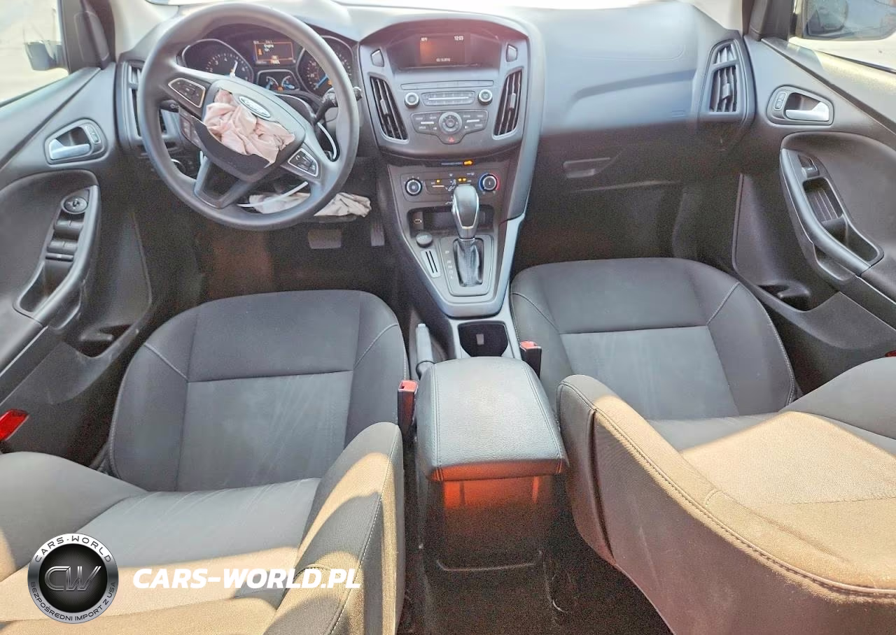 2018 Ford Focus Se VIN:1FADP3K23JL311120 - 8