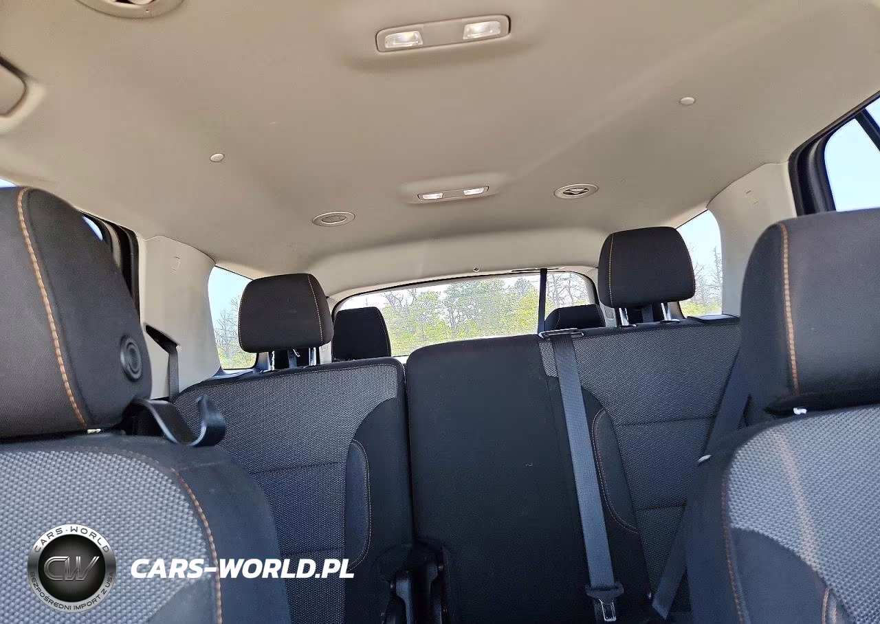 2019 Chevrolet Traverse Ls VIN:1GNERFKW1KJ135685 - 10