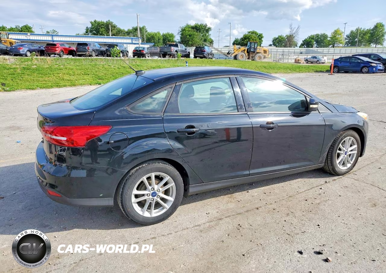 2017 Ford Focus Se VIN:1FADP3F2XHL229955 - 3