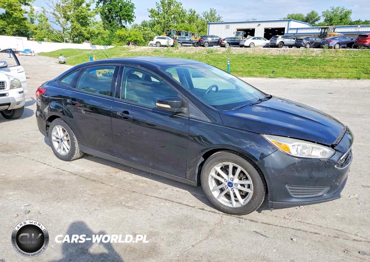 2017 Ford Focus Se VIN:1FADP3F2XHL229955 - 4