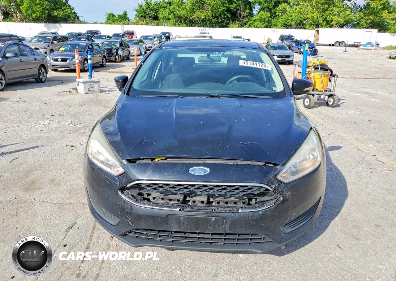 2017 Ford Focus Se VIN:1FADP3F2XHL229955 - 5