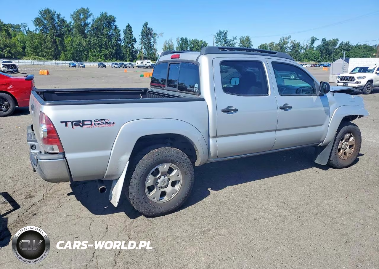 2013 Toyota Tacoma Double Cab VIN:3TMLU4EN2DM112122 - 3