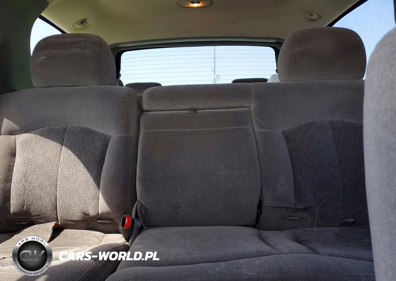 2002 Chevrolet Tahoe C1500 VIN:1GNEC13VX2R246666 - 10