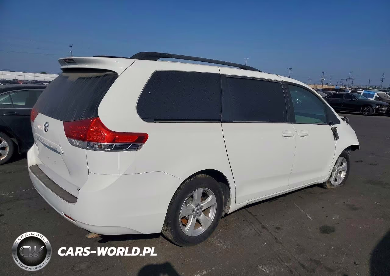 2013 Toyota Sienna Le VIN:5TDKK3DC3DS386599 - 3