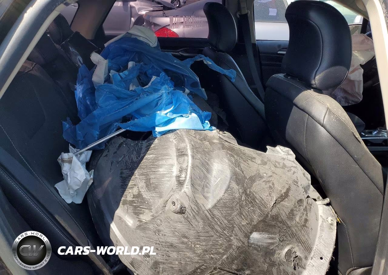 2019 Ford Fusion Titanium VIN:3FA6P0SU8KR216242 - 10