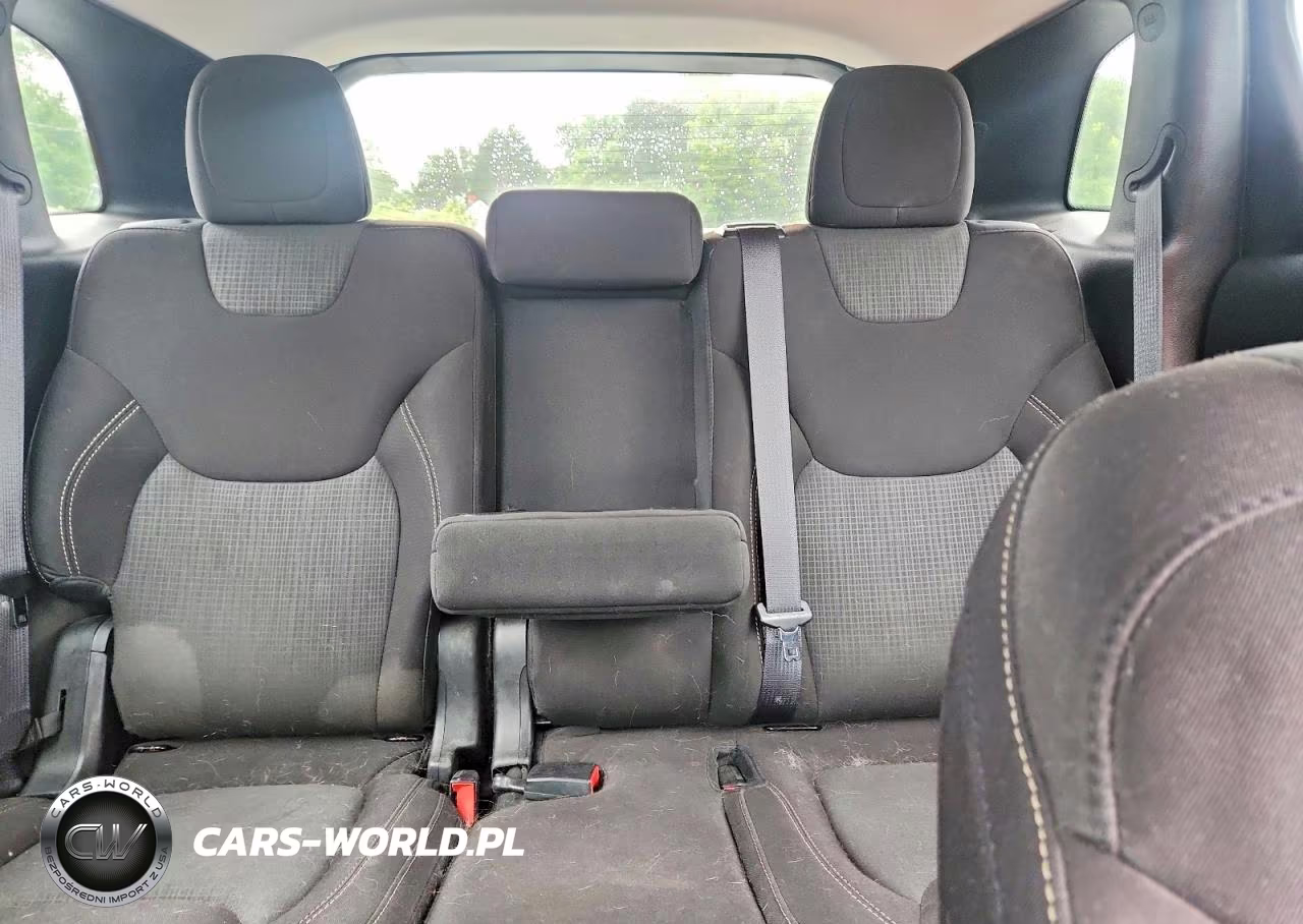 2017 Jeep Cherokee Latitude VIN:1C4PJMCB9HW530718 - 10