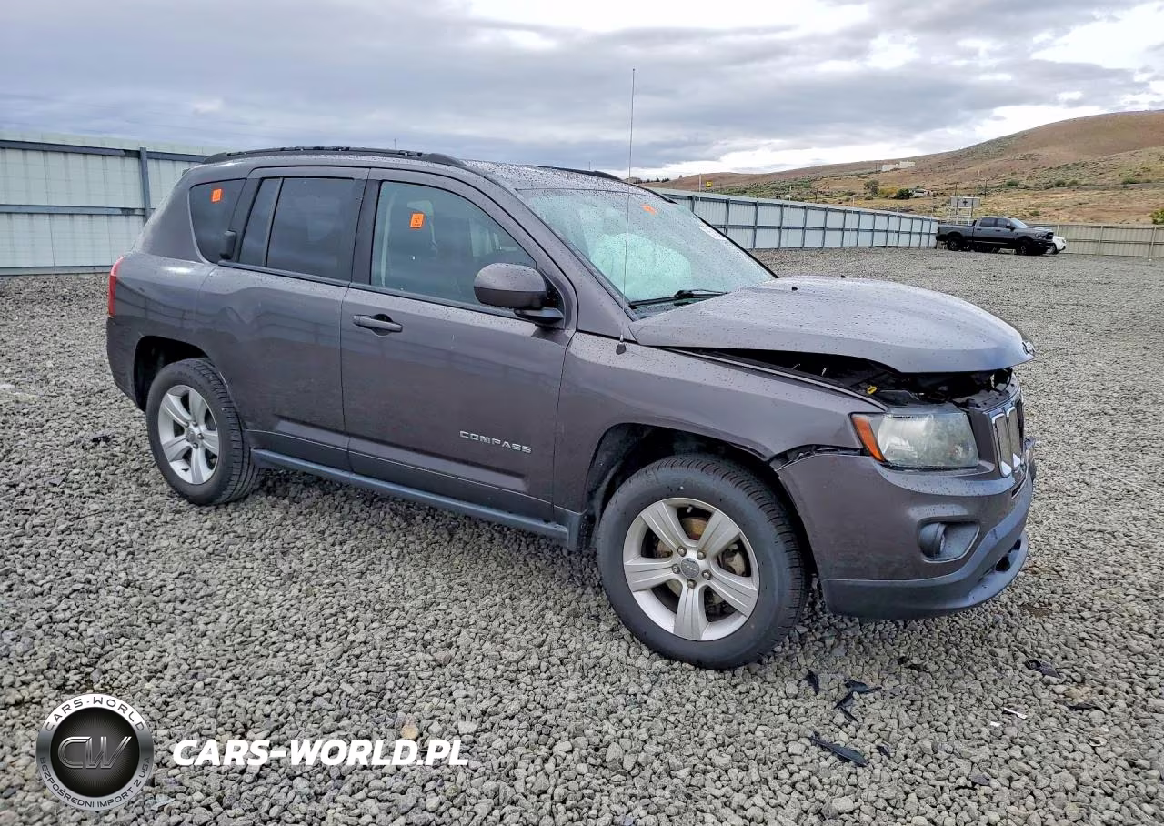 2016 Jeep Compass Latitude VIN:1C4NJCEB3GD599929 - 4