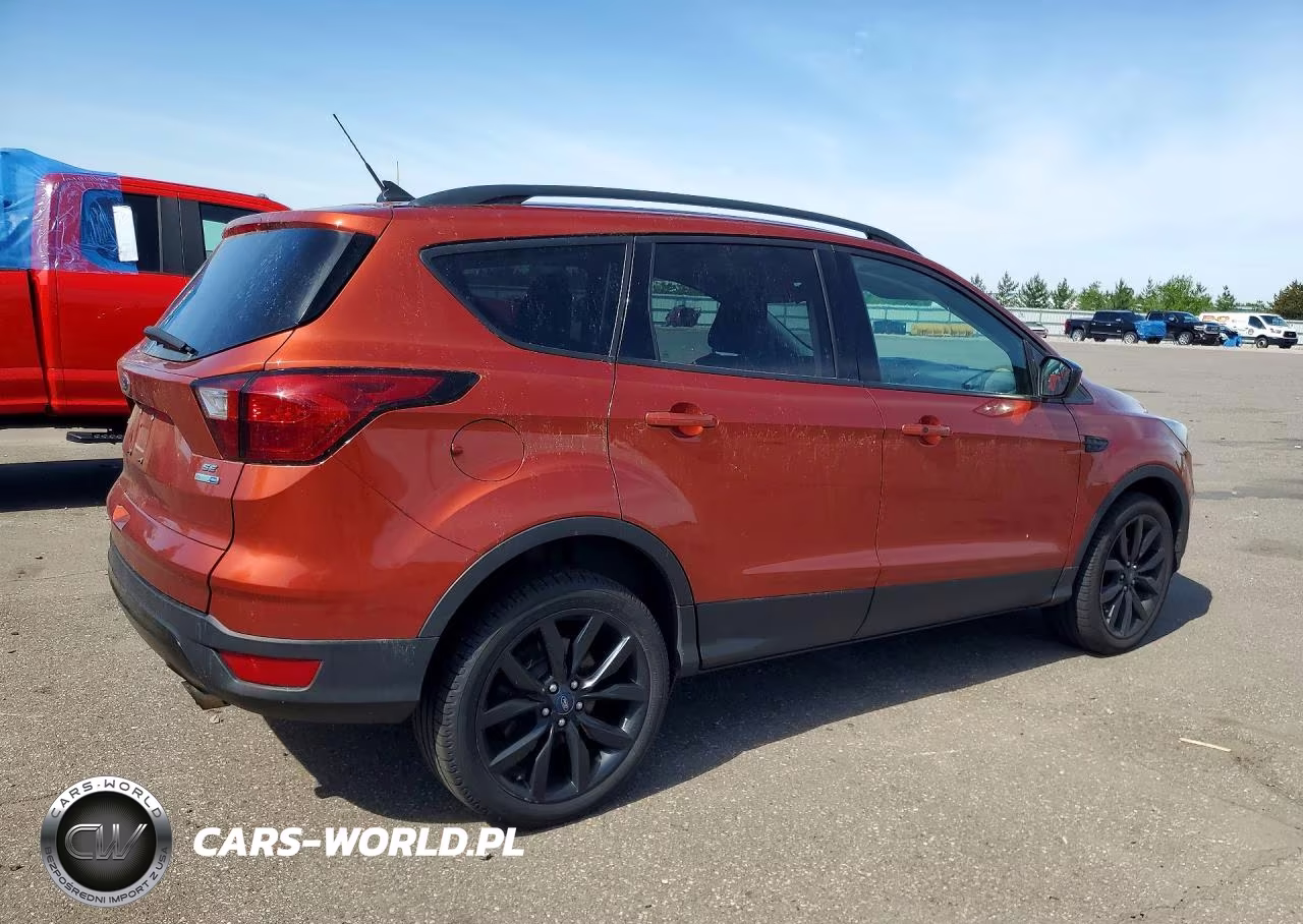 2019 Ford Escape Se VIN:1FMCU9GD4KUB29557 - 3
