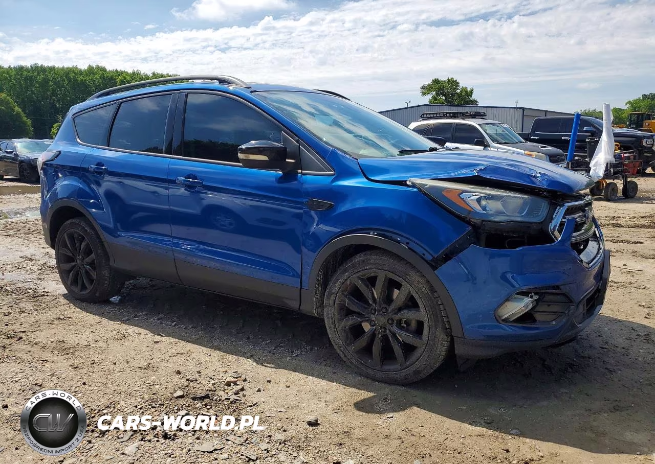 2017 Ford Escape Platinum VIN:1FMCU9J9XHUC58402 - 4