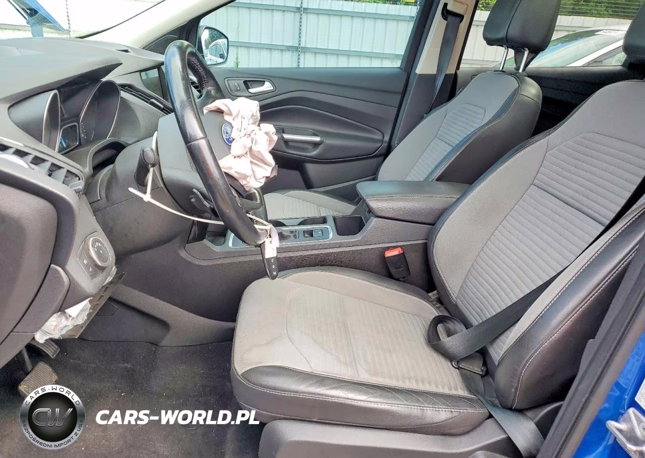 2017 Ford Escape Platinum VIN:1FMCU9J9XHUC58402 - 7