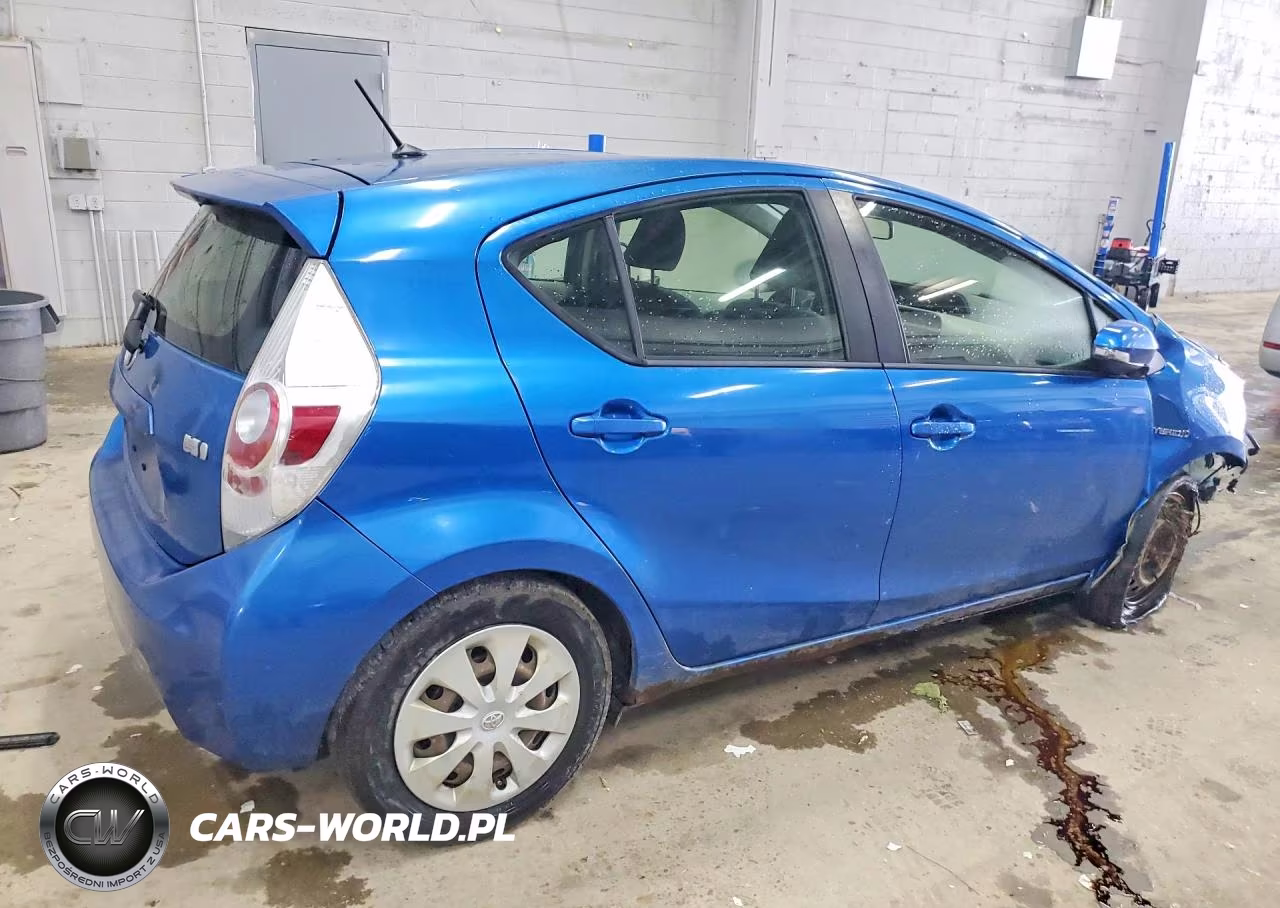 2012 Toyota Prius C Two VIN:JTDKDTB30C1516377 - 3