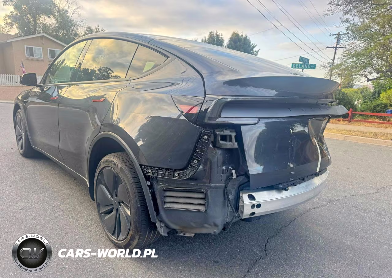 2026 Tesla Model Y VIN:7SAYGDED5TF443870 - 3