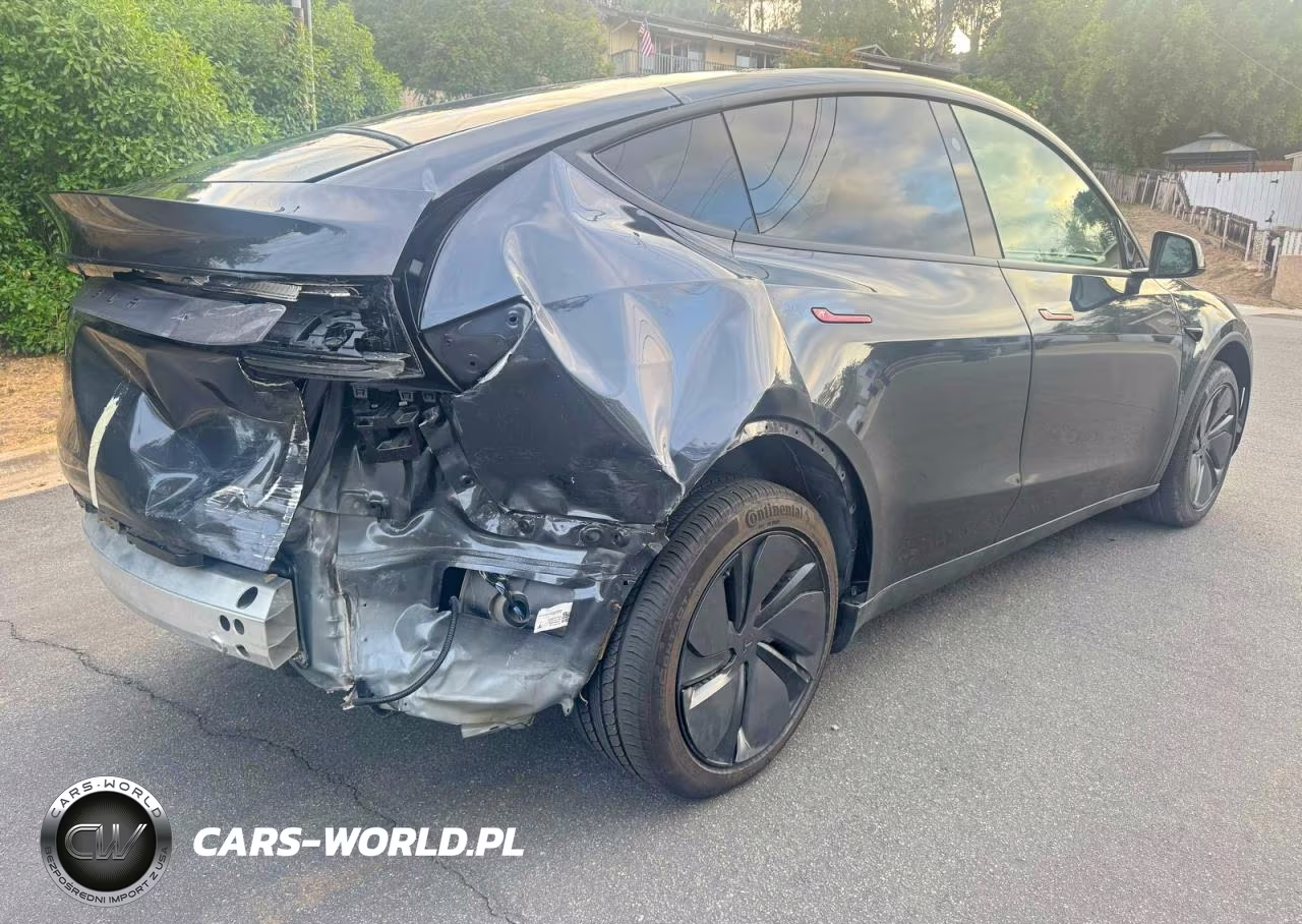 2026 Tesla Model Y VIN:7SAYGDED5TF443870 - 4