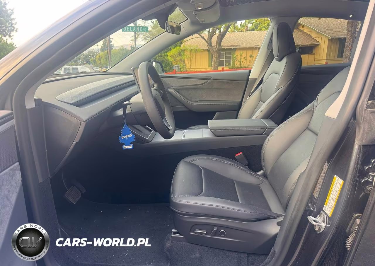 2026 Tesla Model Y VIN:7SAYGDED5TF443870 - 5