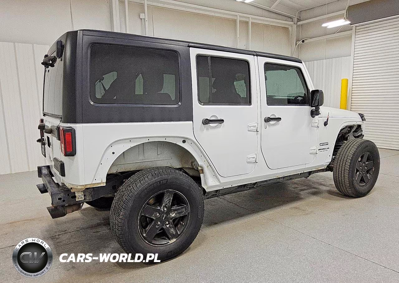 2014 Jeep Wrangler Unlimited Sport VIN:1C4BJWDG3EL313307 - 3