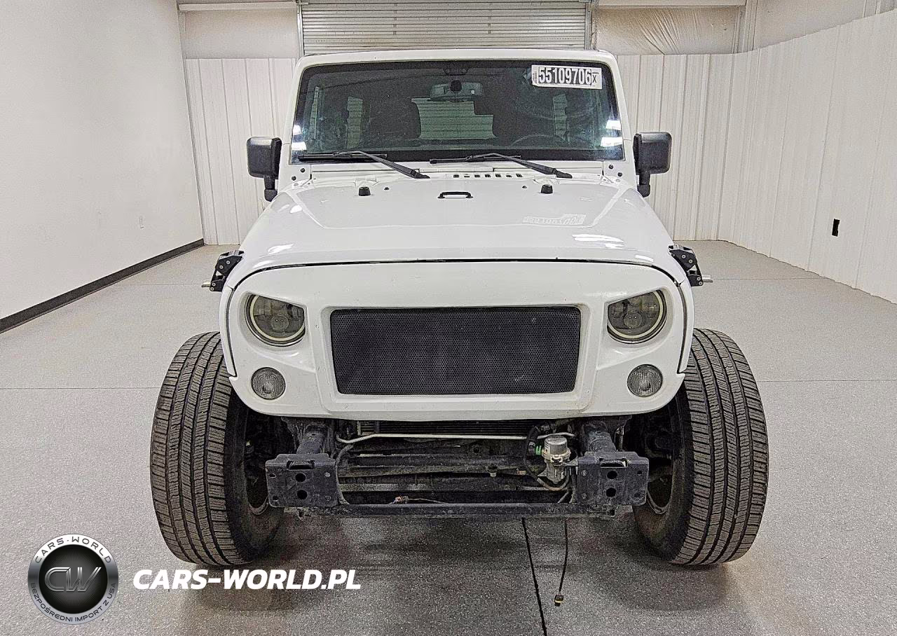 2014 Jeep Wrangler Unlimited Sport VIN:1C4BJWDG3EL313307 - 5