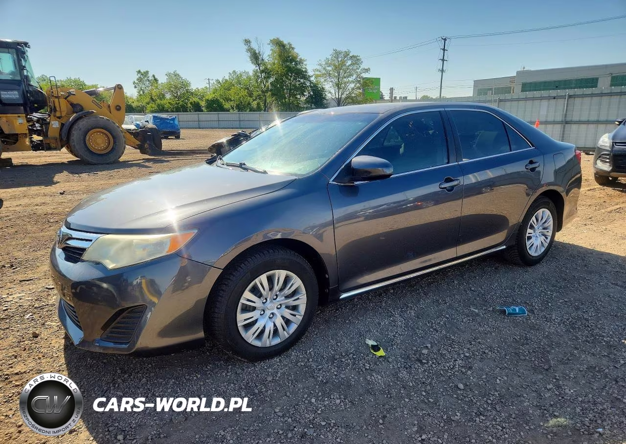 2012 Toyota Camry Le – zdjęcie 1 z 12