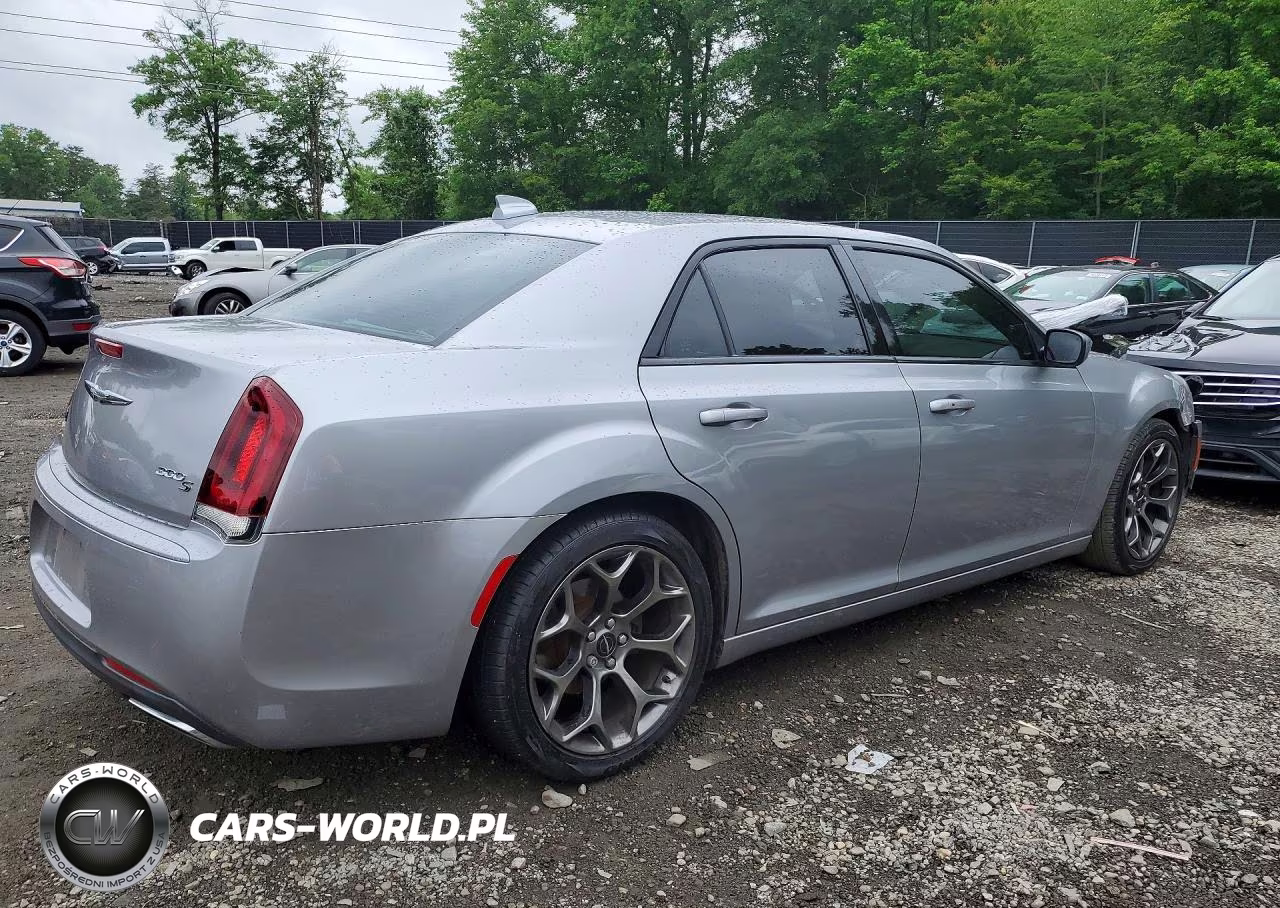 2015 Chrysler 300 S VIN:2C3CCABG4FH903815 - 3