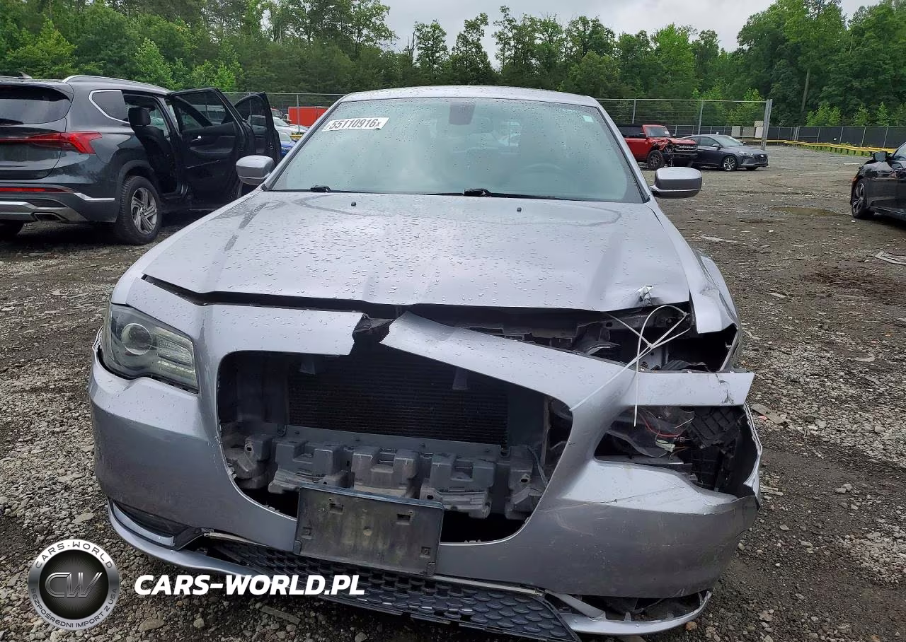 2015 Chrysler 300 S VIN:2C3CCABG4FH903815 - 5