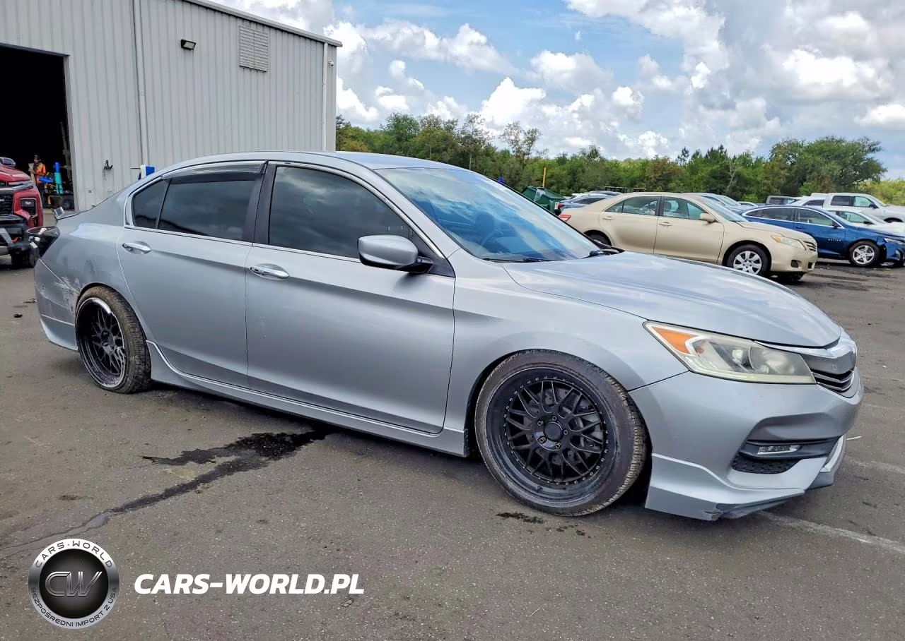 2017 Honda Accord Sport Special Edition VIN:1HGCR2F13HA156202 - 4