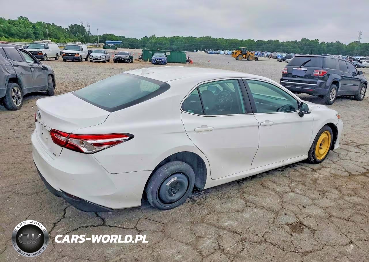 2020 Toyota Camry Le VIN:4T1C11AK8LU332986 - 3