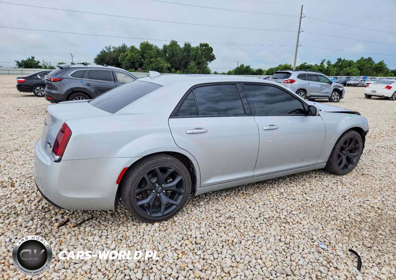 2022 Chrysler 300 S VIN:2C3CCABG4NH127426 - 3