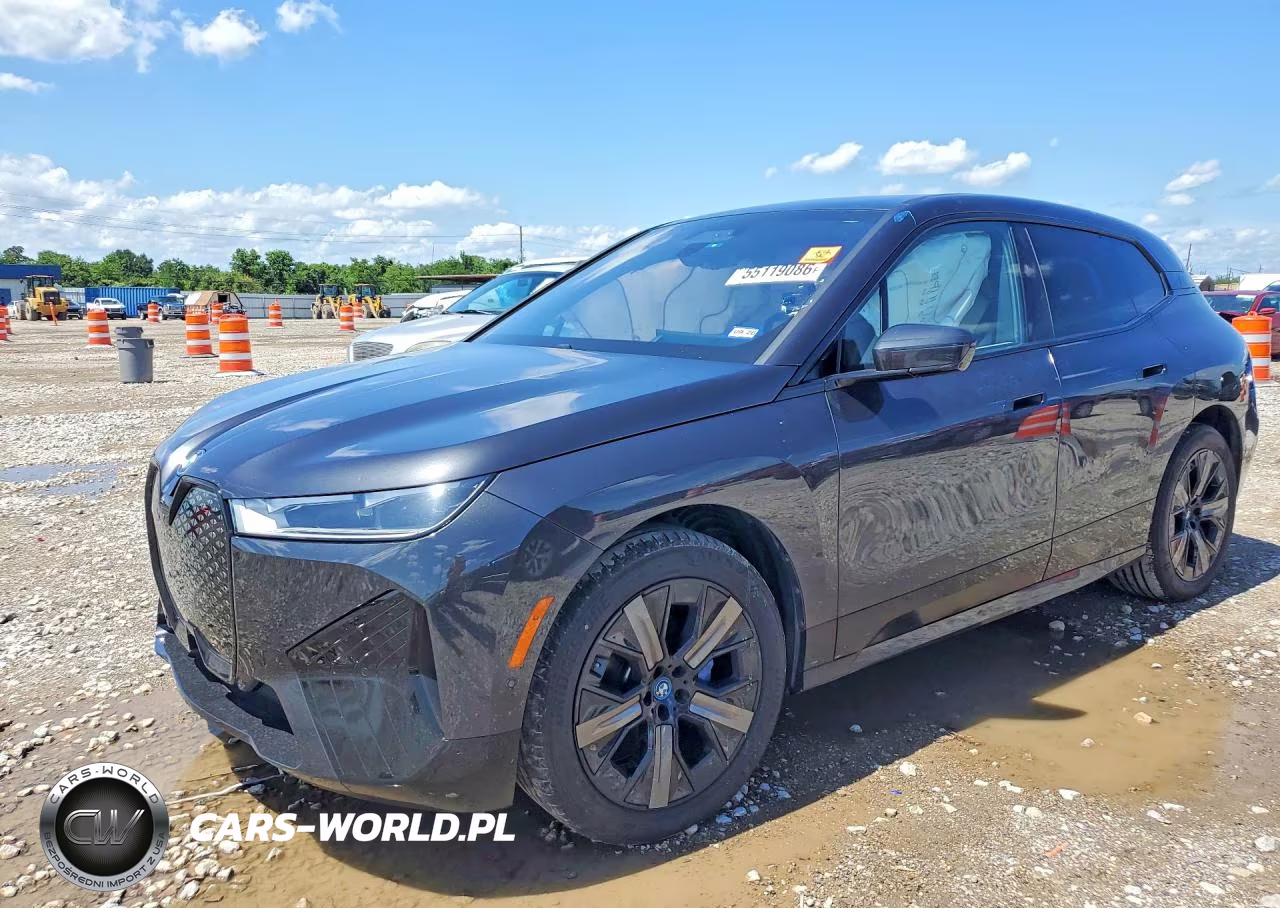 2025 BMW Ix xDrive50 – zdjęcie 1 z 12