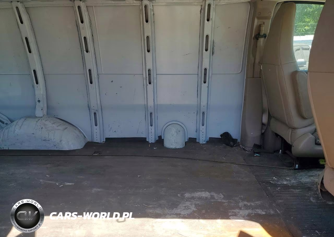 2018 Chevrolet Express 2500 Cargo Delivery Van VIN:1GCWGAFP9J1241938 - 11