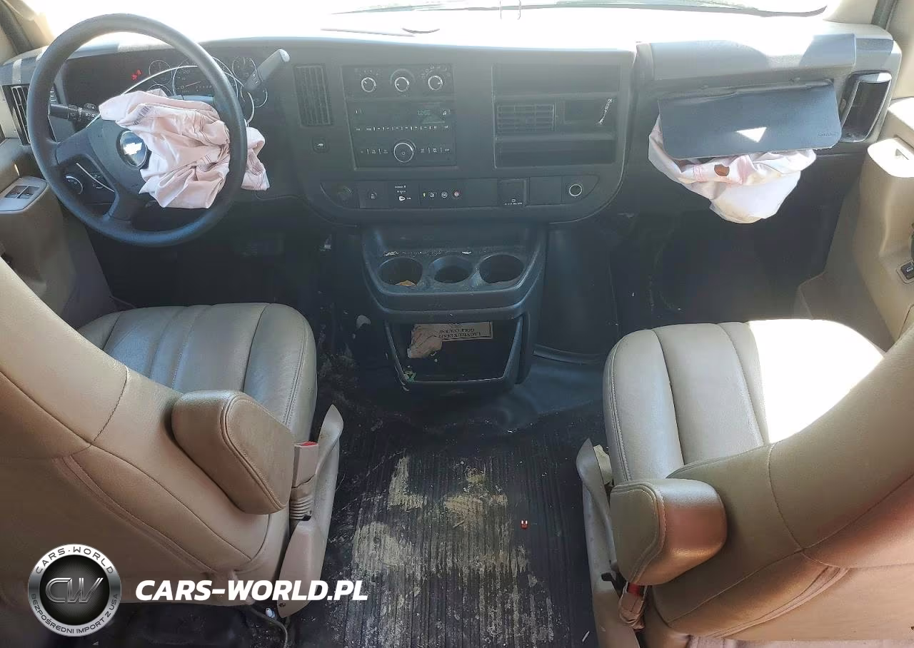 2018 Chevrolet Express 2500 Cargo Delivery Van VIN:1GCWGAFP9J1241938 - 8