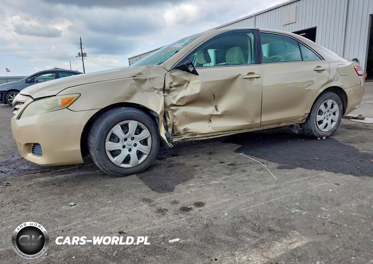 2011 Toyota Camry Le – zdjęcie 1 z 12