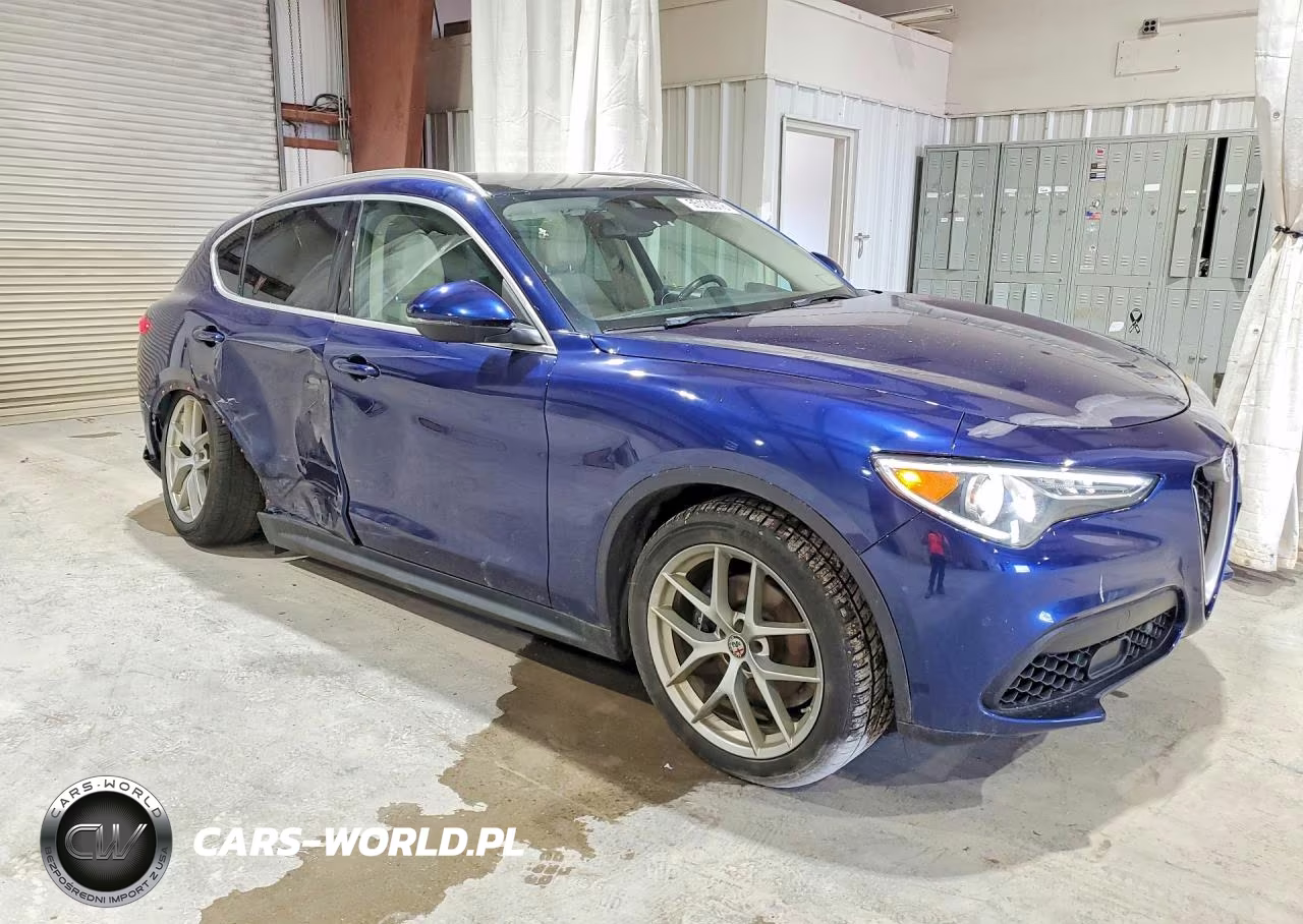 2018 Alfa Romeo Stelvio Ti Luxury VIN:ZASFAKRN9J7C15863 - 4