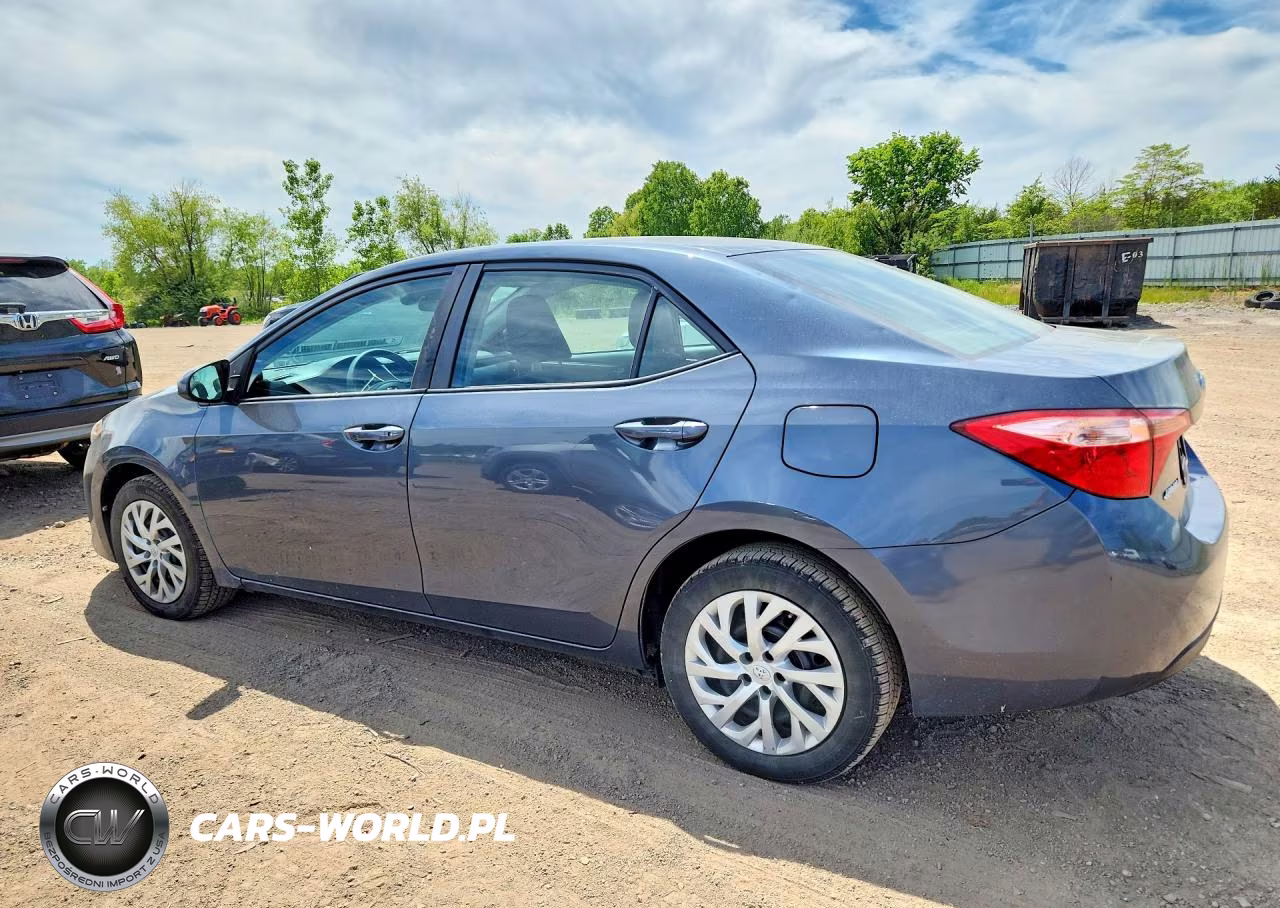 2018 Toyota Corolla Le VIN:2T1BURHE8JC000871 - 2