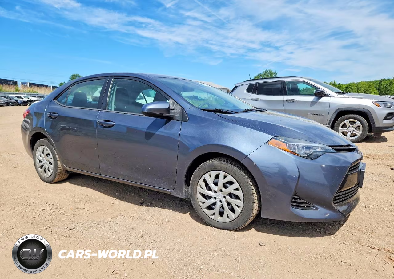 2018 Toyota Corolla Le VIN:2T1BURHE8JC000871 - 4