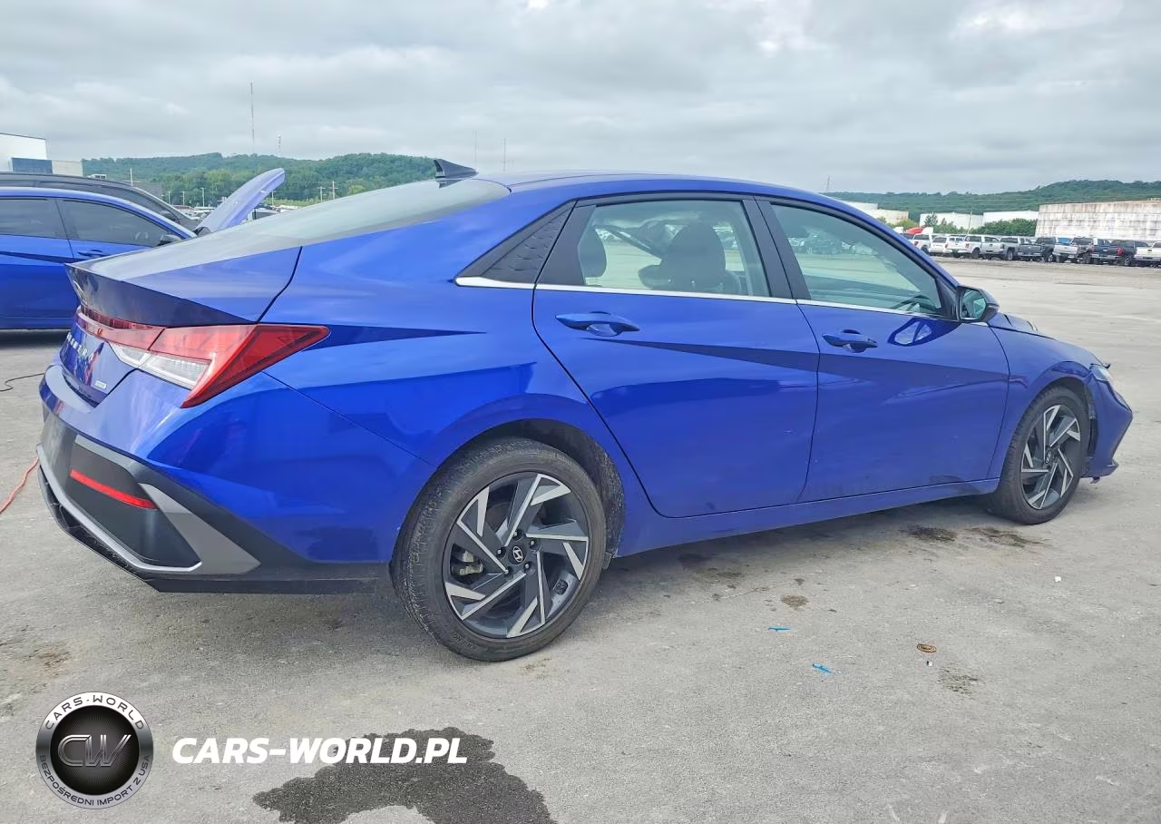 2025 Hyundai Elantra Limited VIN:KMHLN4DJXSU127239 - 3