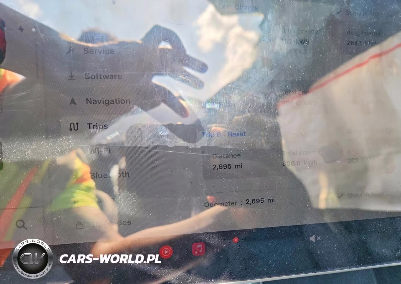 2026 Tesla Model Y VIN:7SAYGDEE0TA650091 - 9