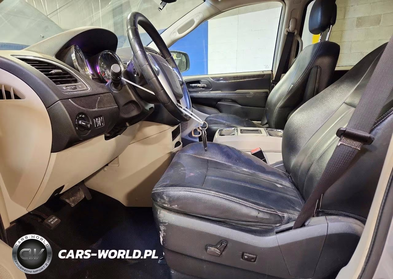 2013 Chrysler Town & Country Touring VIN:2C4RC1BG2DR677917 - 7