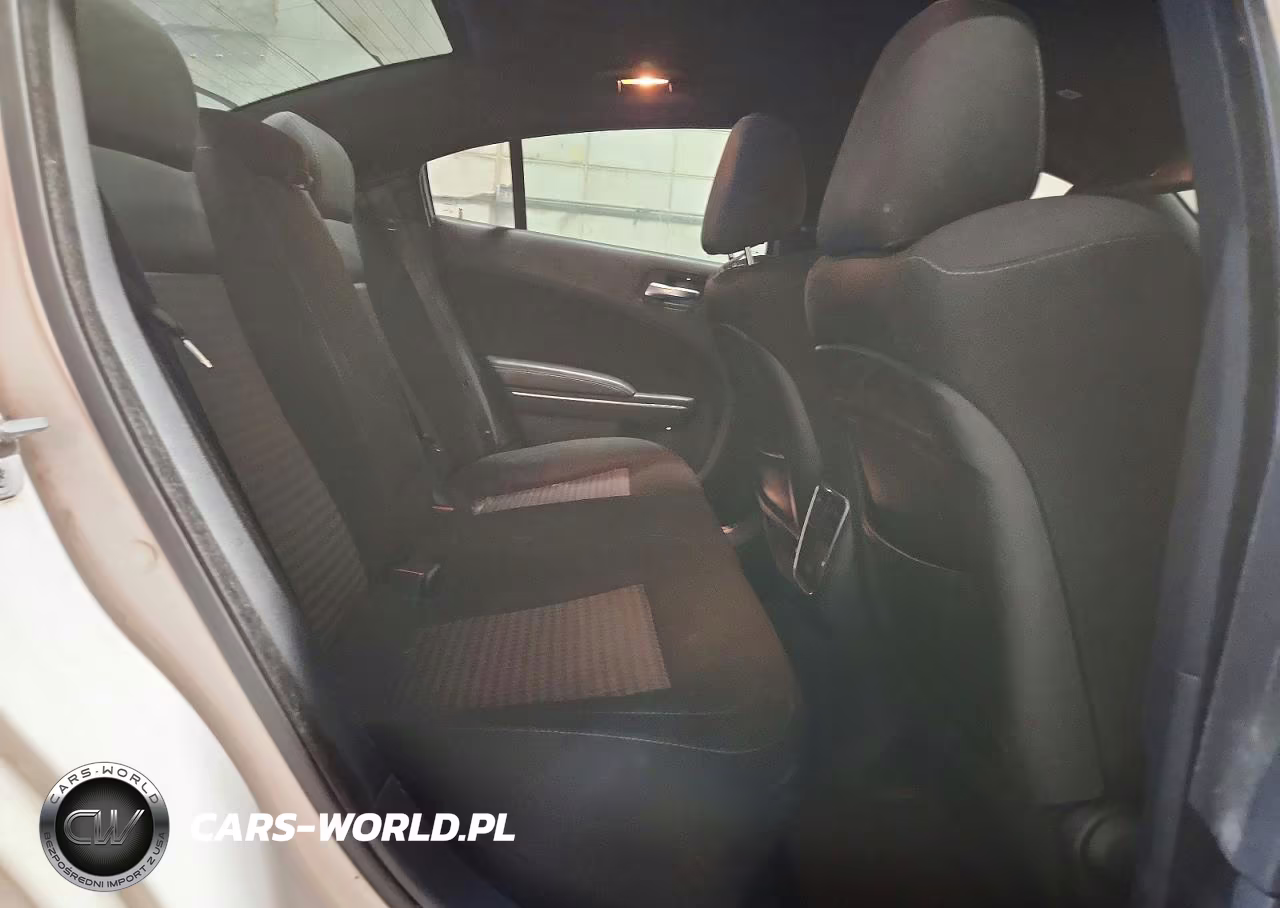 2019 Dodge Charger Scat Pack VIN:2C3CDXGJ7KH756937 - 10