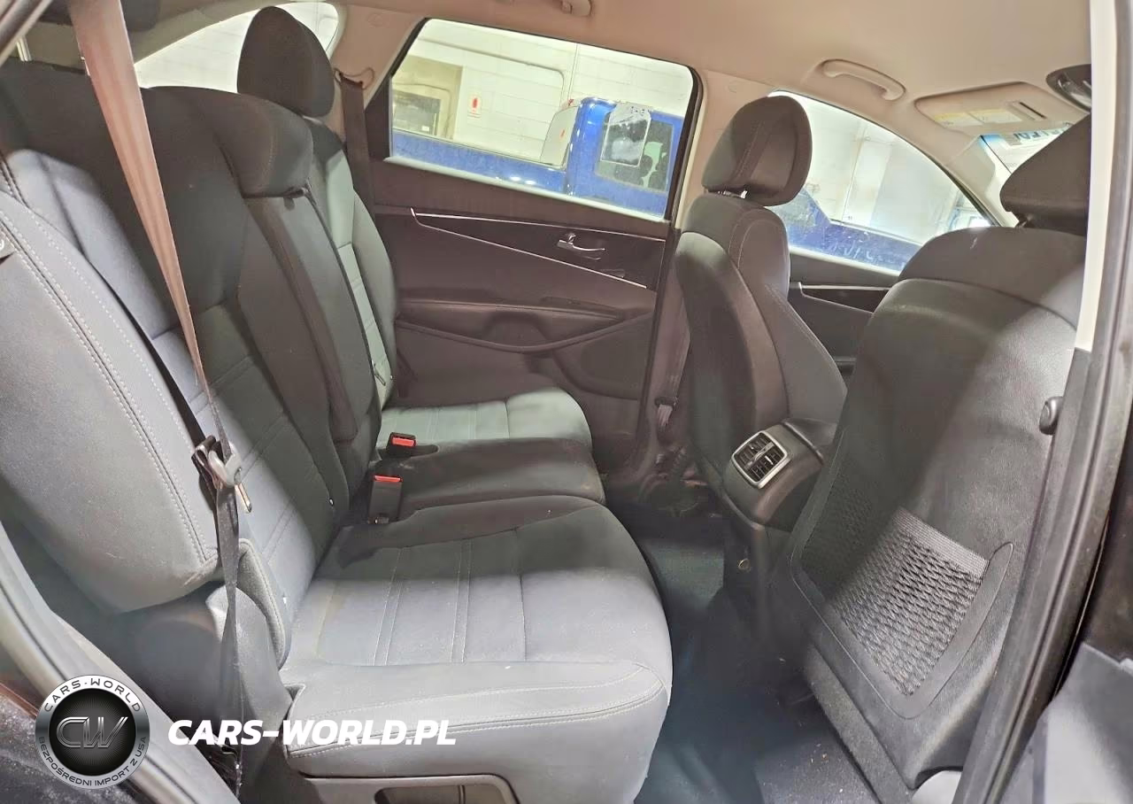 2016 Kia Sorento L VIN:5XYPG4A36GG187243 - 11