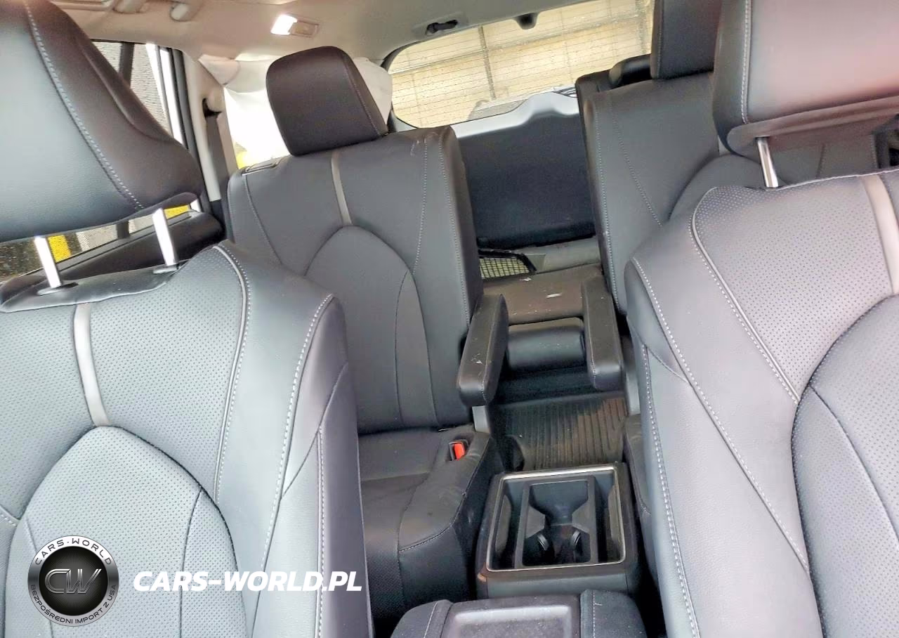 2024 Toyota Grand Highlander Platinum VIN:5TDAAAB57RS050064 - 10