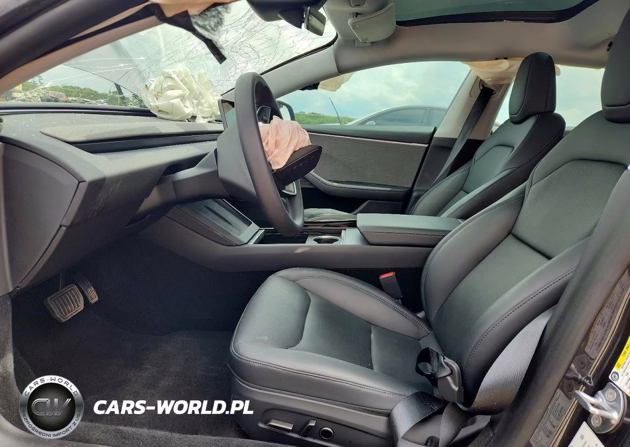 2025 Tesla Model 3 VIN:5YJ3E1EAXSF026695 - 7