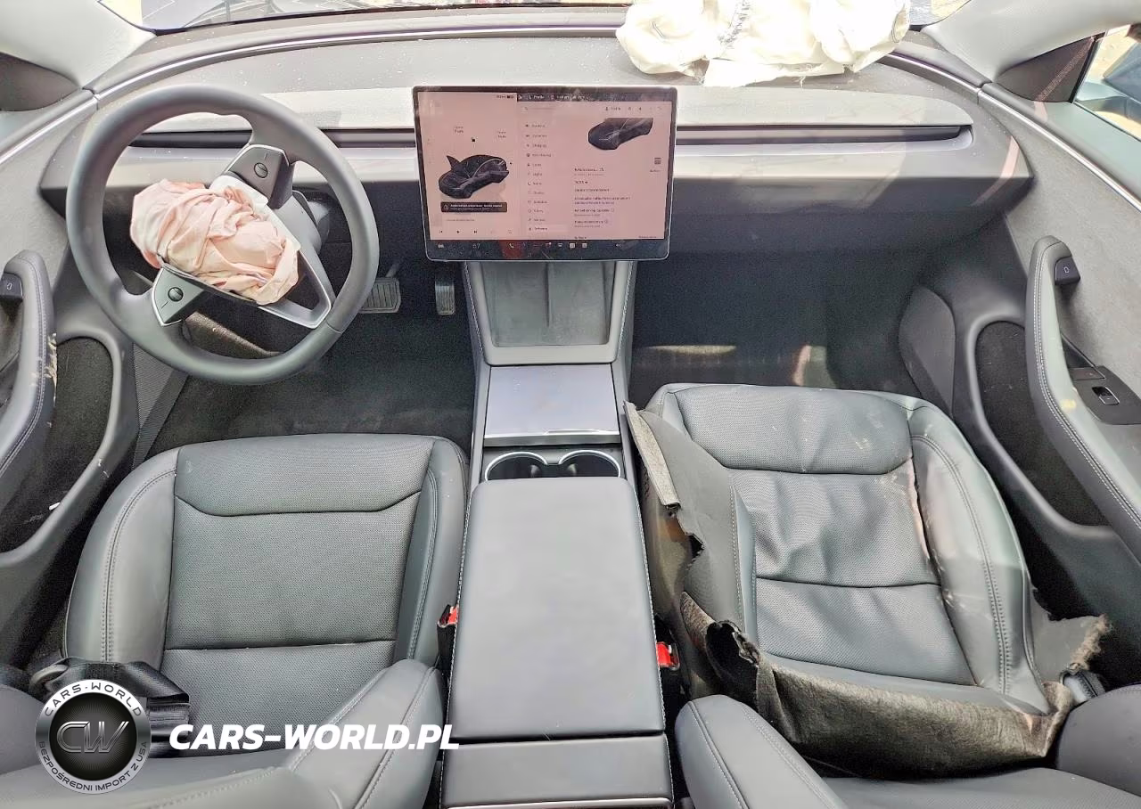 2025 Tesla Model 3 VIN:5YJ3E1EAXSF026695 - 8