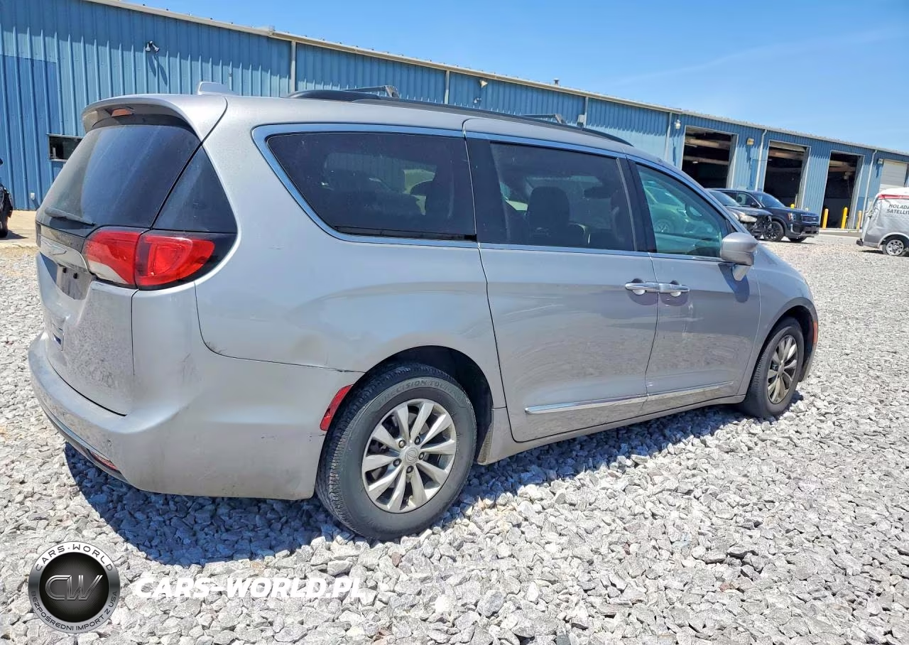2017 Chrysler Pacifica Touring L VIN:2C4RC1BG3HR540605 - 3