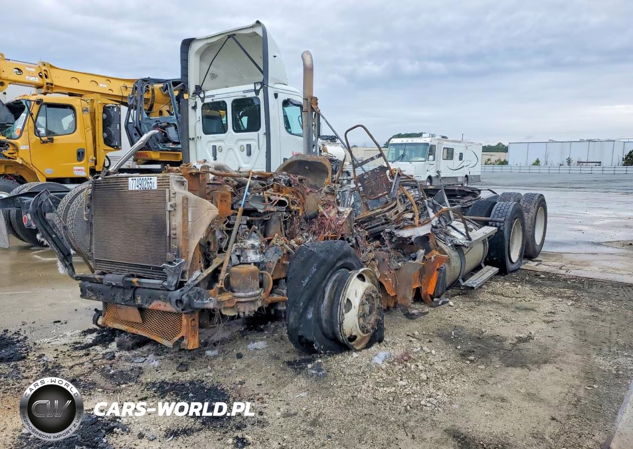 2013 Freightliner Cascadia 125 Semi Truck VIN:1FUJGEBG0DLFB8127 - 10