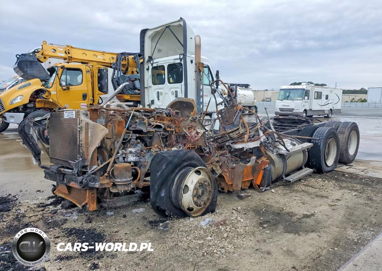 2013 Freightliner Cascadia 125 Semi Truck VIN:1FUJGEBG0DLFB8127 - 2